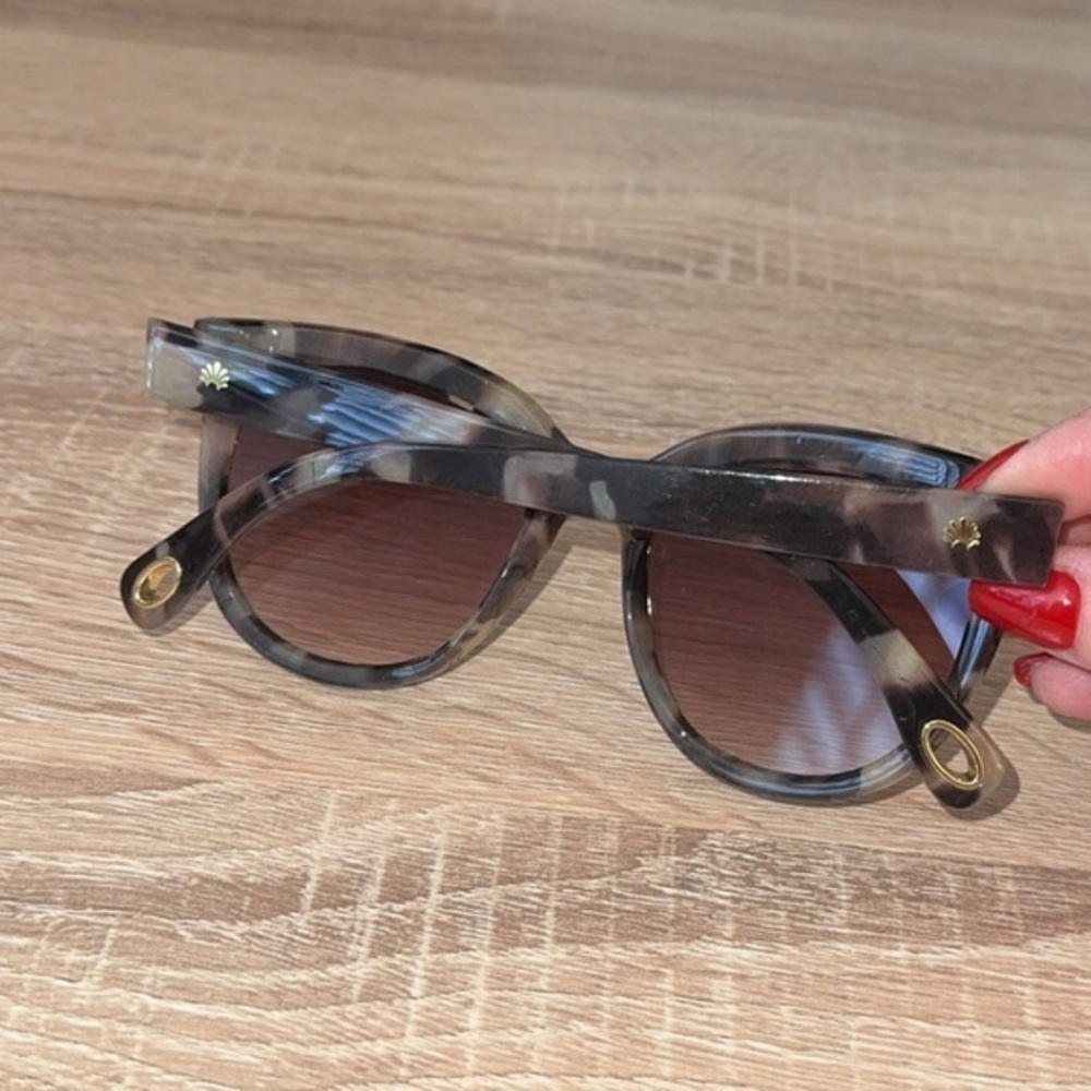 Lele Sadoughi Brooklyn Brown Oversized Tortoise Sunglasses - Picture 7 of 9